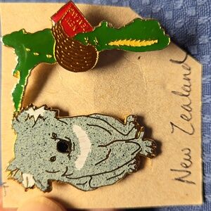 Pair of New Zealand Souvenir Pins